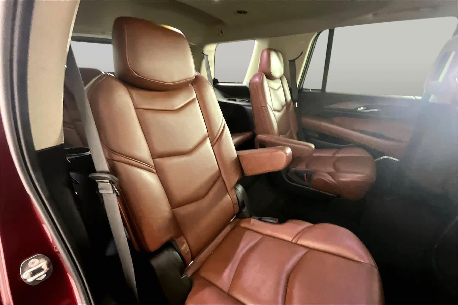 Used 2018 Cadillac Escalade Premium Luxury AWD/4WD image 19