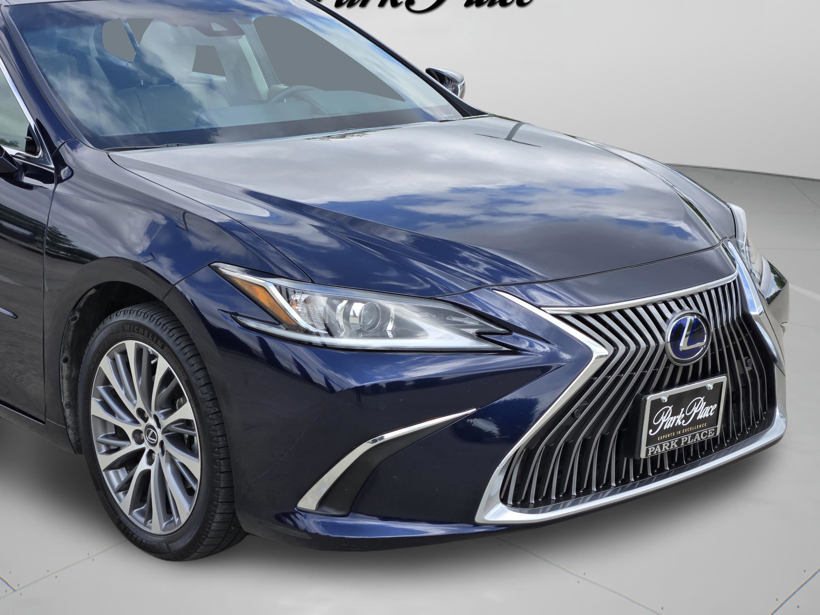 Used 2019 Lexus ES 300h w/ Premium Package image 33