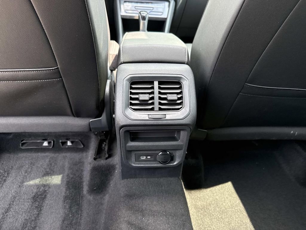 Used 2023 Volkswagen Tiguan SE R-Line image 17