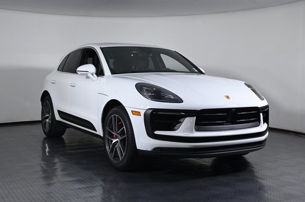 Certified 2023 Porsche Macan S image 9