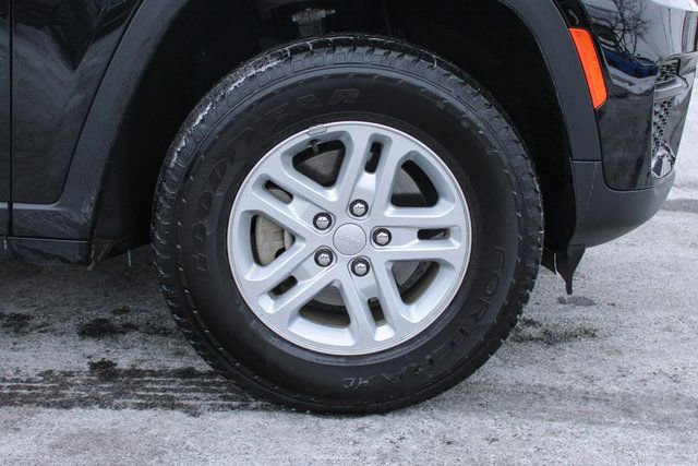 Used 2025 Jeep Grand Cherokee Laredo w/ Luxury Tech Group I AWD/4WD image 38