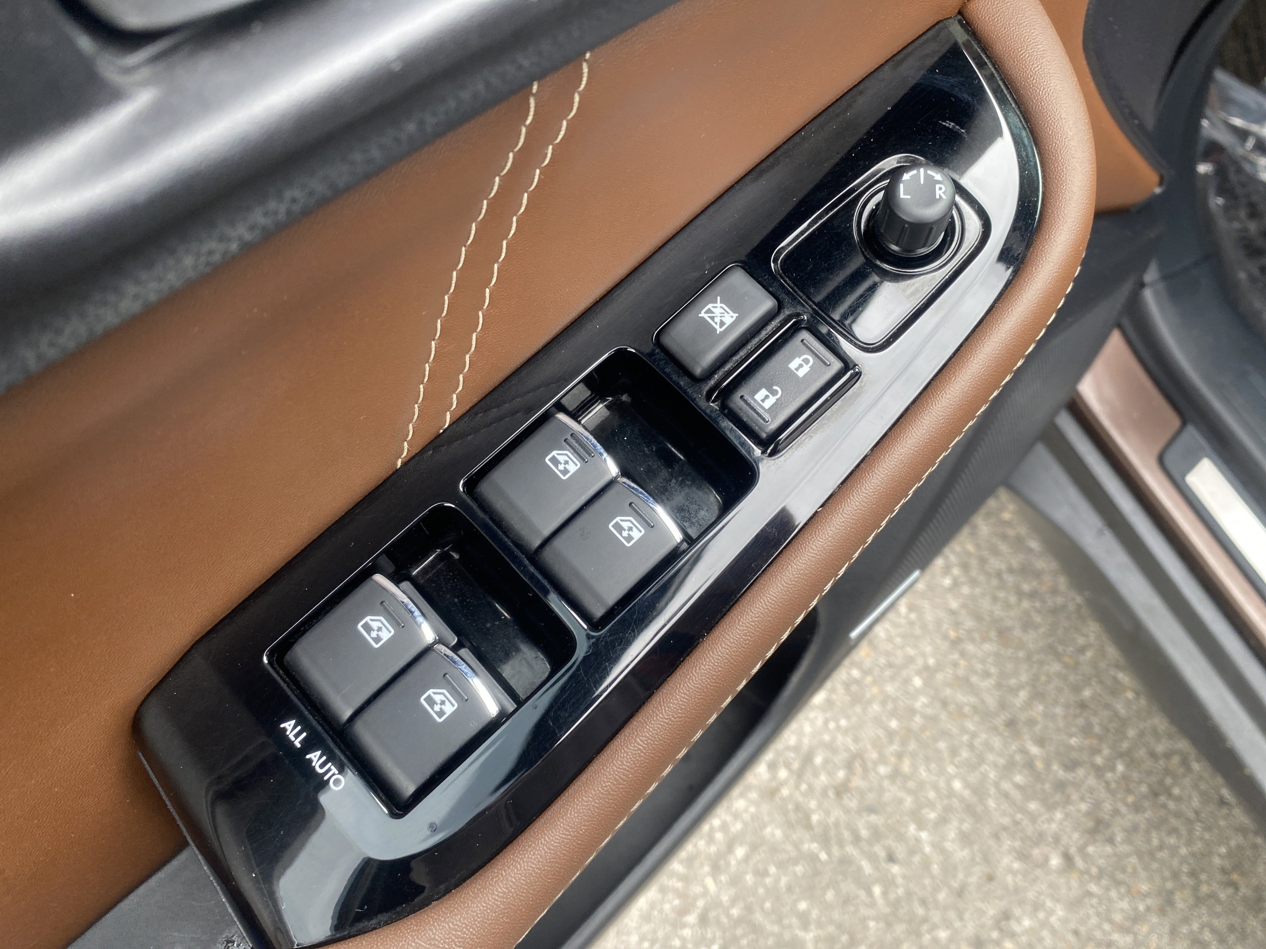 Used 2019 Subaru Outback 3.6R Touring AWD/4WD image 18