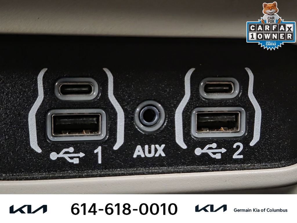 Used 2023 Chrysler Voyager LX image 32