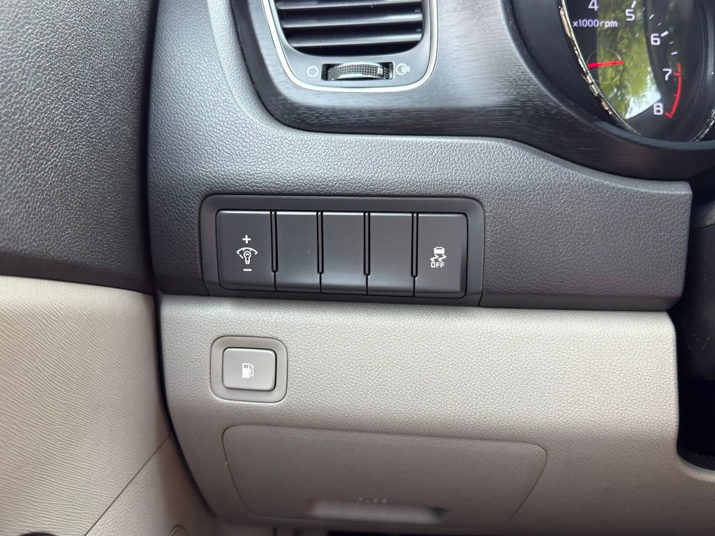 Used 2016 Kia Sedona LX w/ LX Convenience Package FWD image 18