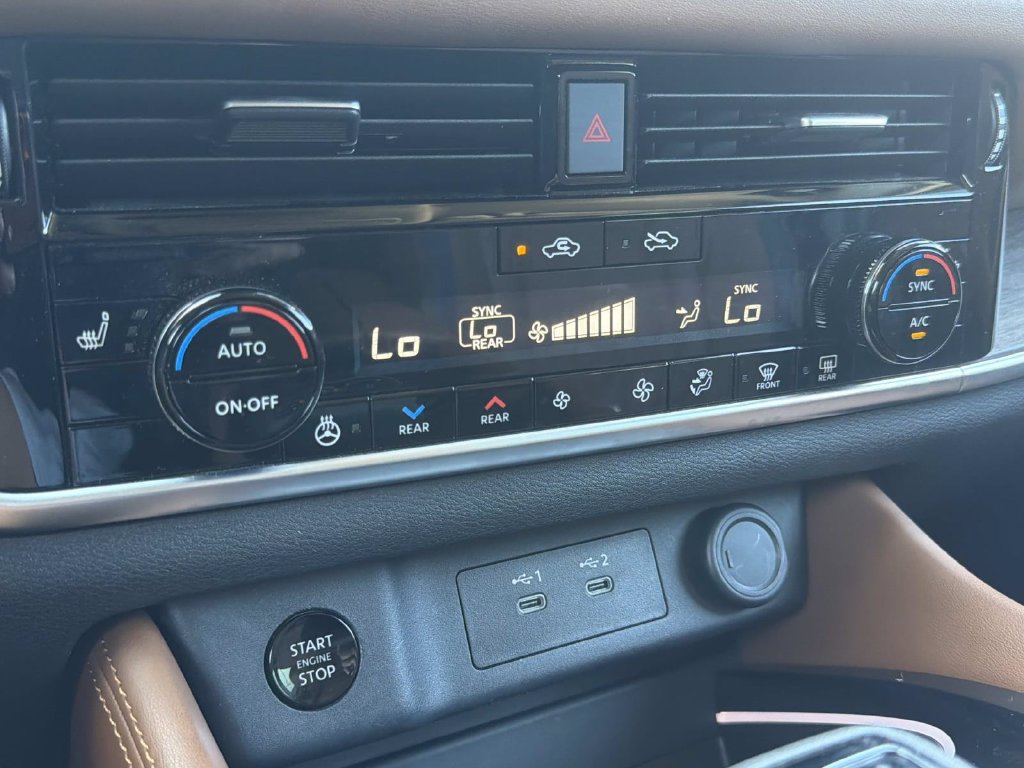 Used 2024 Nissan Rogue Platinum w/ Platinum Premium Package FWD image 26