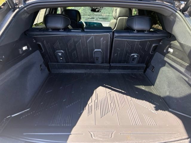 Used 2025 Cadillac Lyriq Luxury w/ LPO, Floor Liner Package AWD/4WD image 6