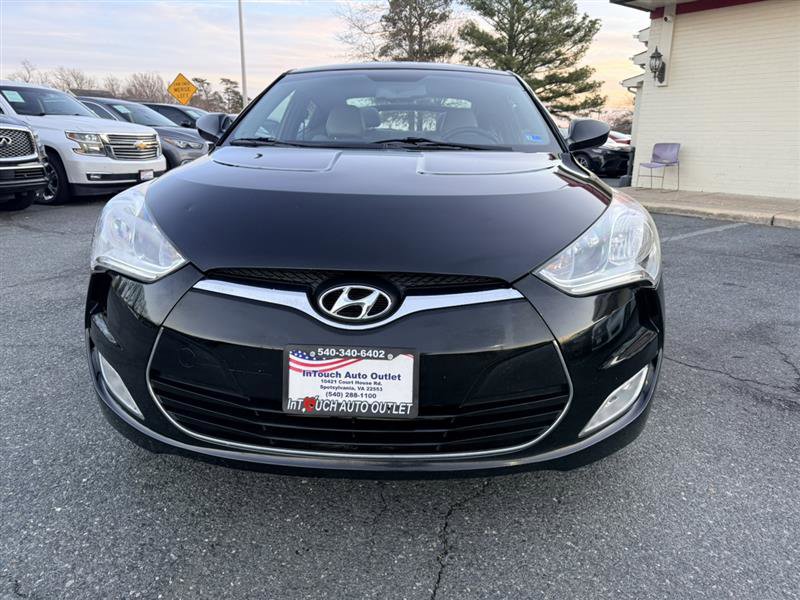 Used 2013 Hyundai Veloster w/ Style Pkg image 2
