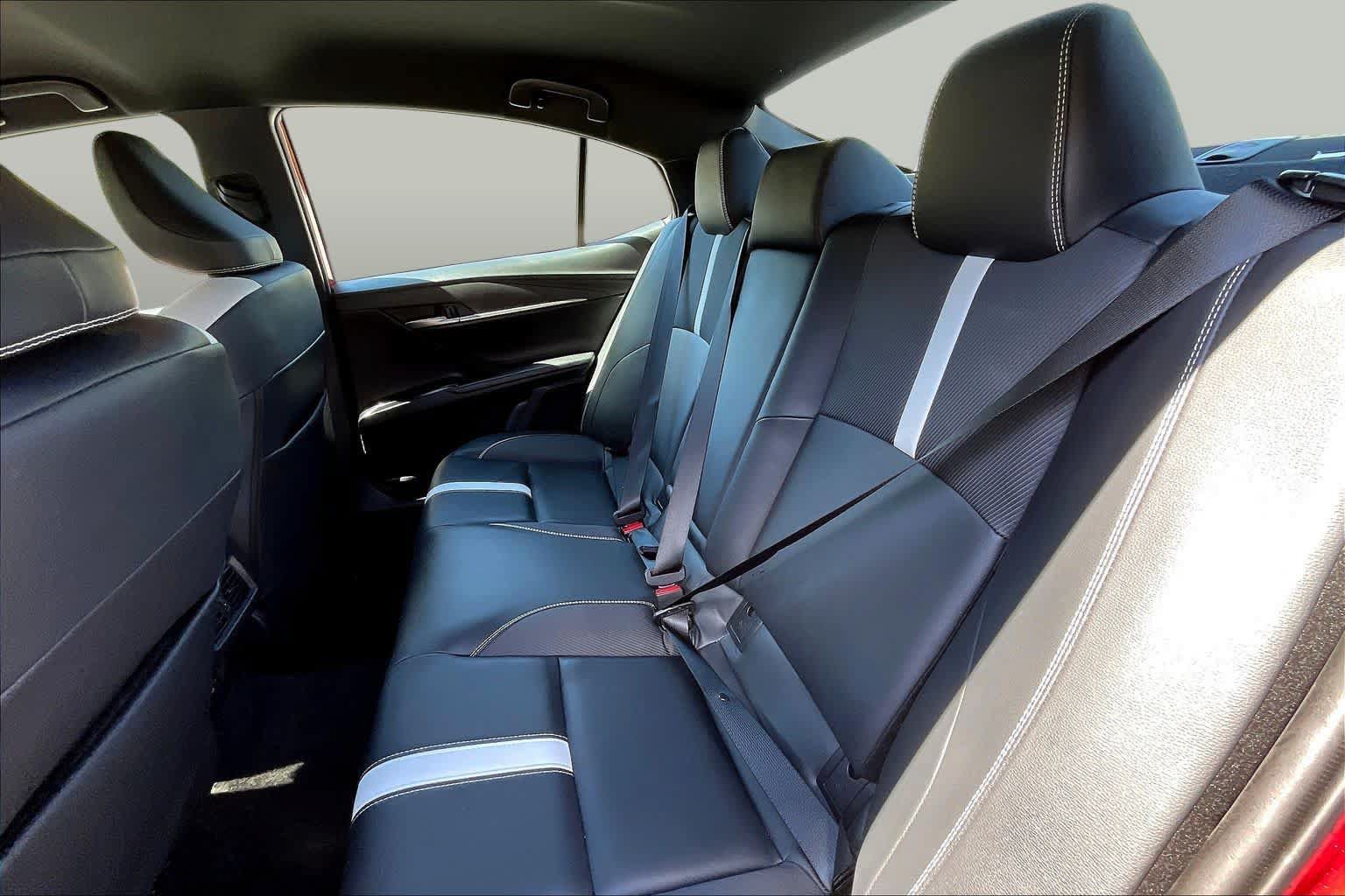Used 2025 Toyota Camry SE w/ Convenience Package FWD image 19