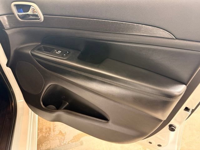 Used 2018 Jeep Grand Cherokee Altitude AWD/4WD image 29
