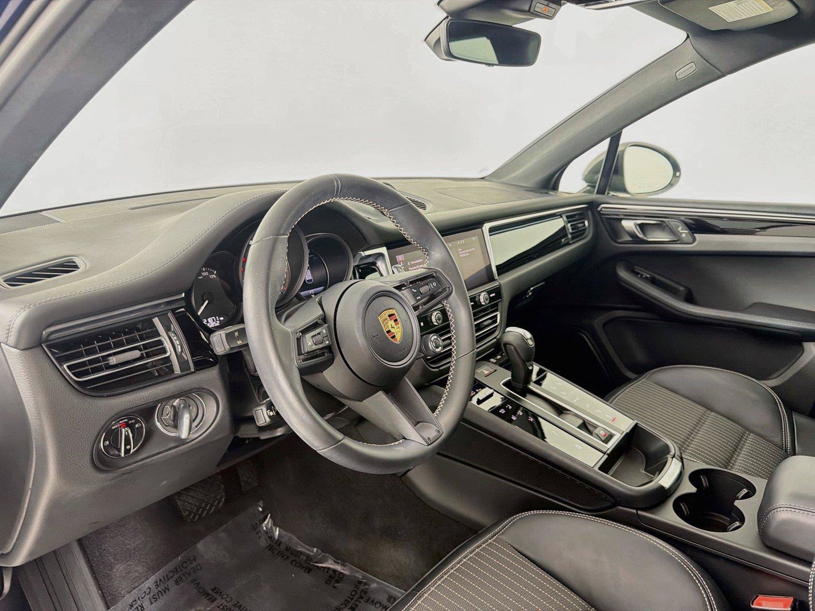 Used 2024 Porsche Macan Turbo AWD/4WD image 4