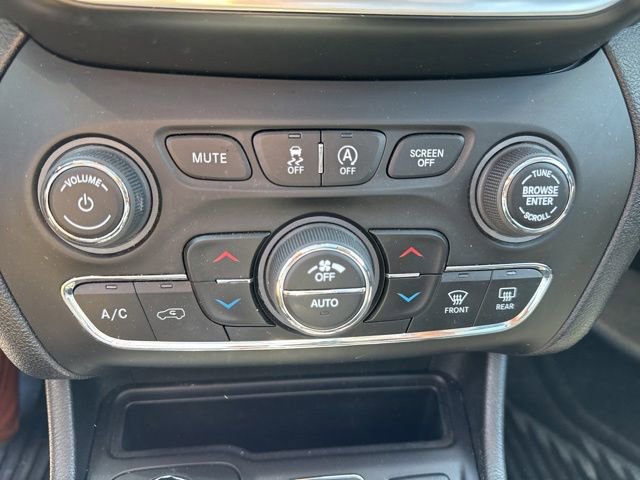 Used 2021 Jeep Cherokee Limited w/ Elite Package AWD/4WD image 37