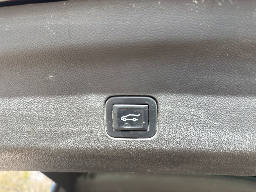 Used 2022 GMC Yukon XL Denali image 40