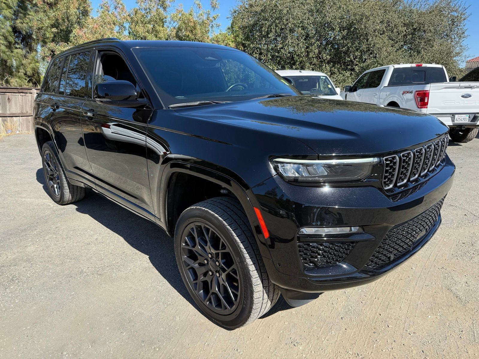 Used 2023 Jeep Grand Cherokee Summit AWD/4WD image 8