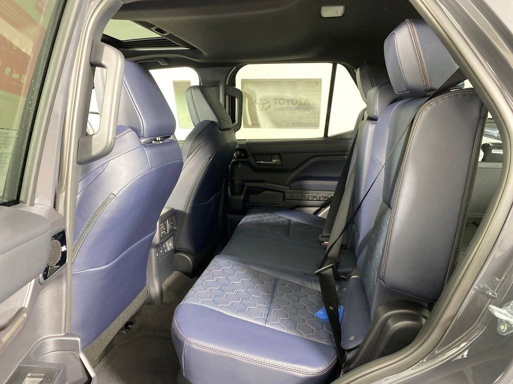 New 2026 Toyota 4Runner Platinum image 32