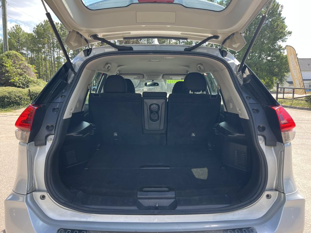 Used 2018 Nissan Rogue S AWD/4WD image 22