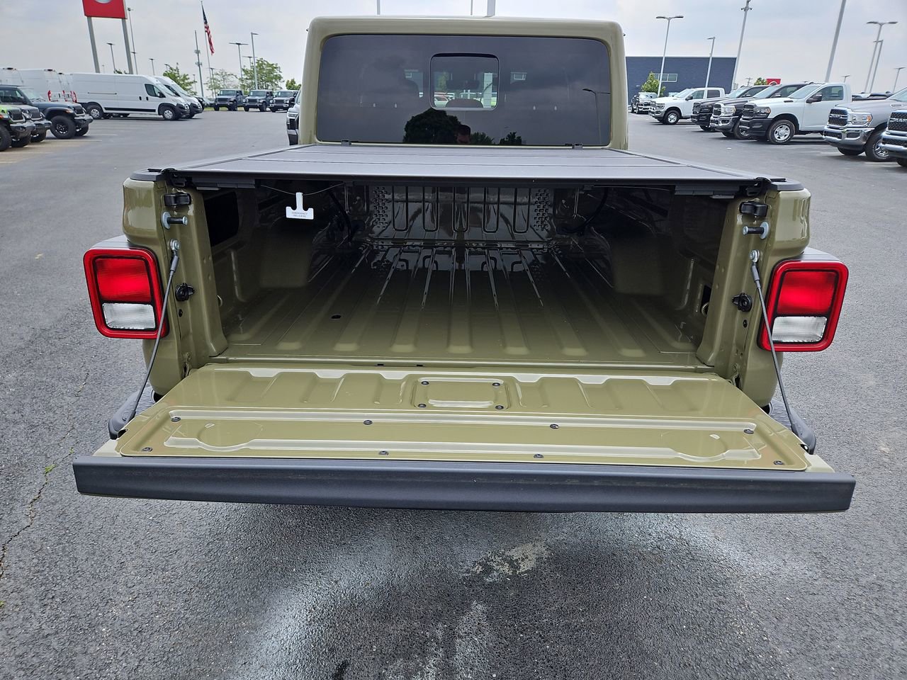 New 2025 Jeep Gladiator Sport image 12