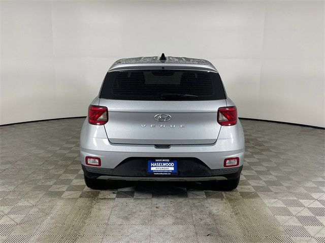 Used 2022 Hyundai Venue SE image 19