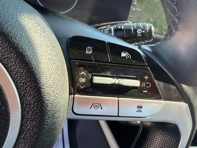 Used 2025 Hyundai Elantra Limited FWD image 15
