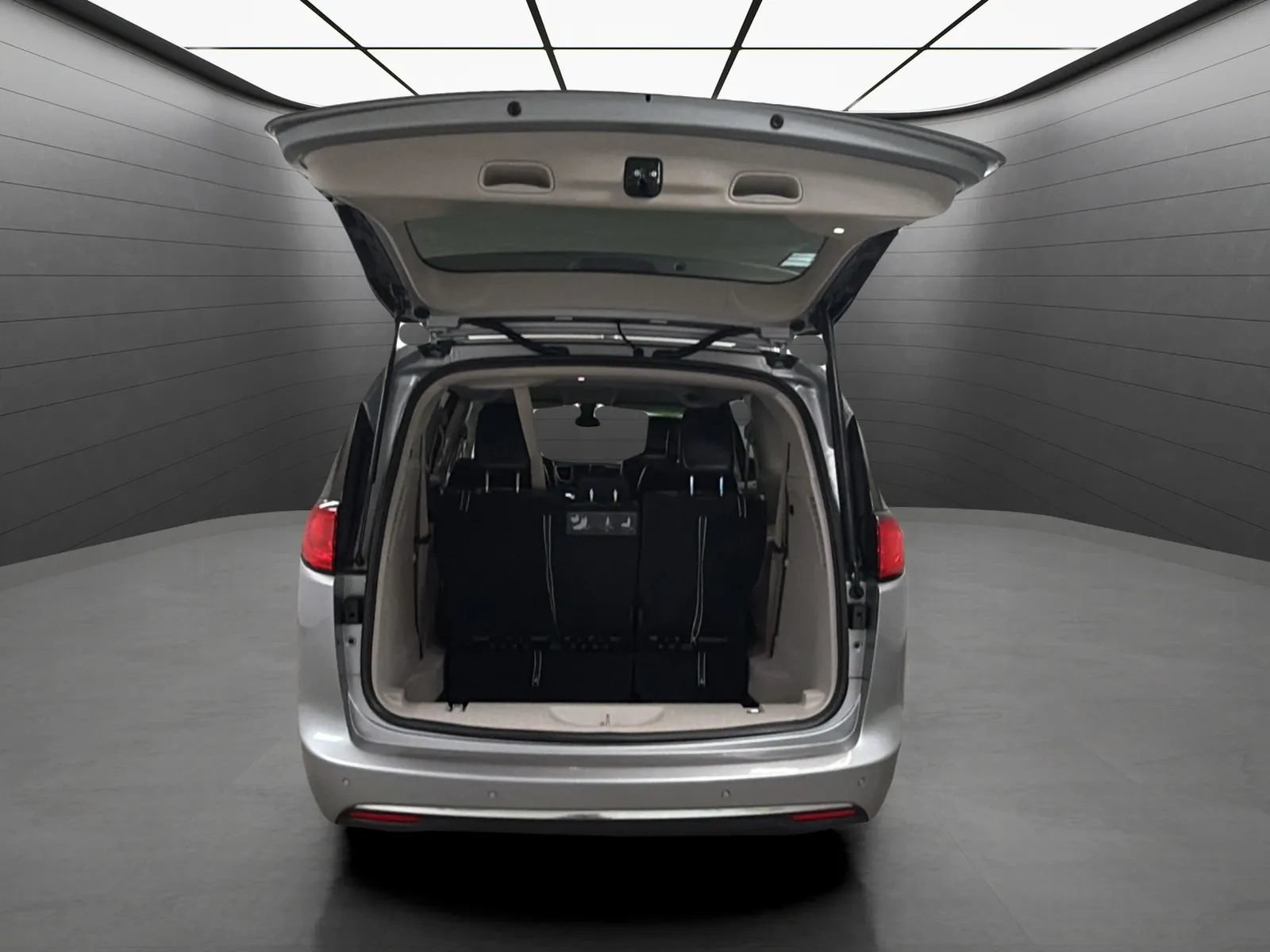 Used 2020 Chrysler Pacifica Touring-L FWD image 20