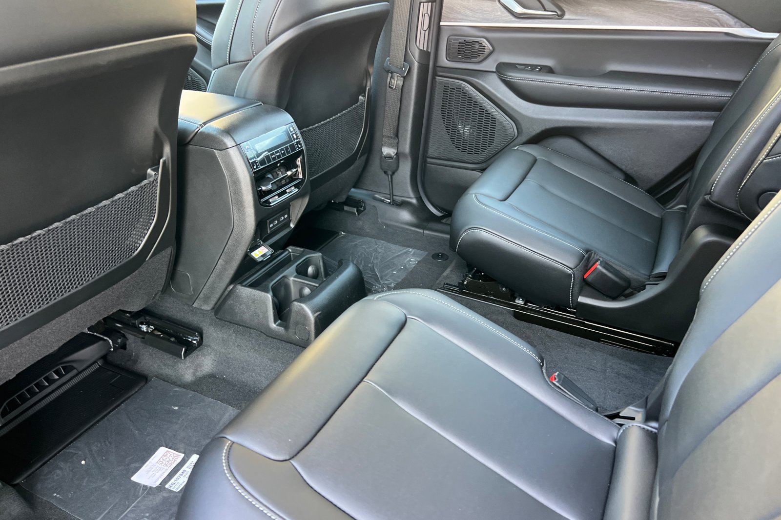 New 2026 Jeep Grand Cherokee L Limited w/ Limited Altitude Package AWD/4WD image 11