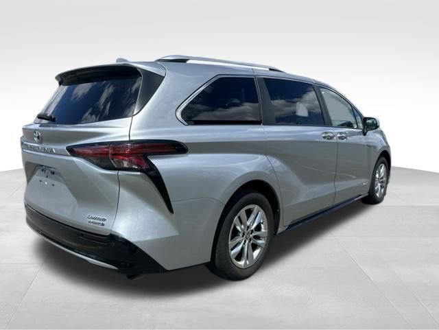 Used 2021 Toyota Sienna Limited AWD/4WD image 5