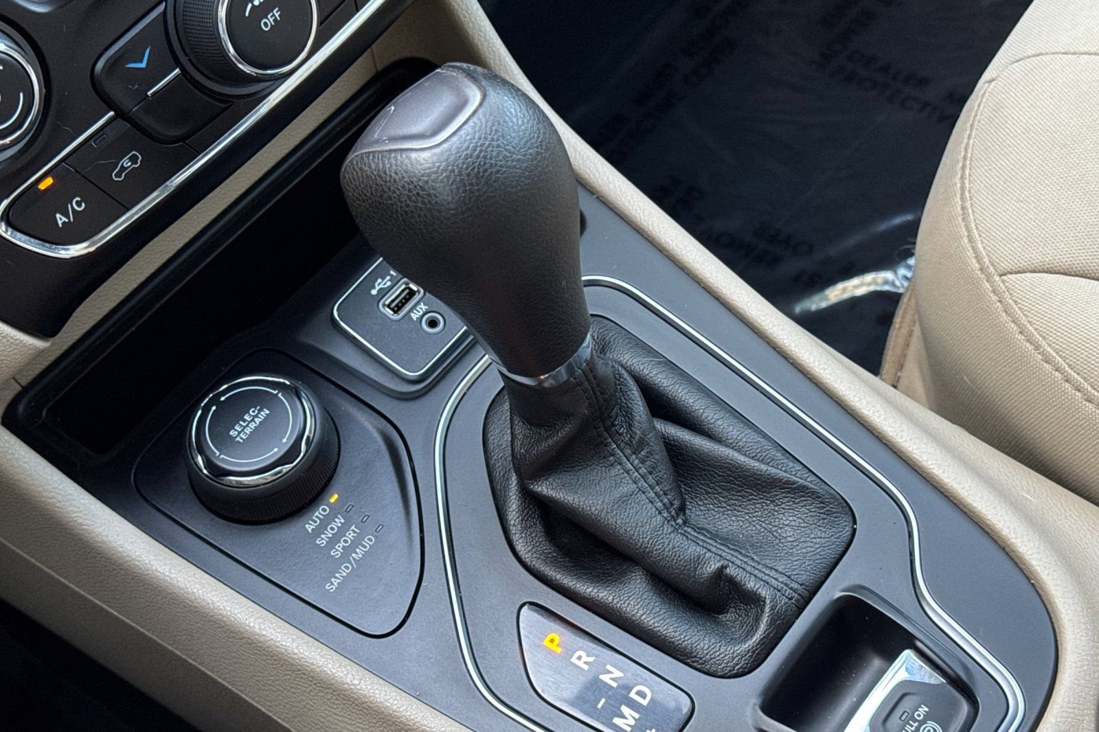 Used 2020 Jeep Cherokee Latitude AWD/4WD image 24