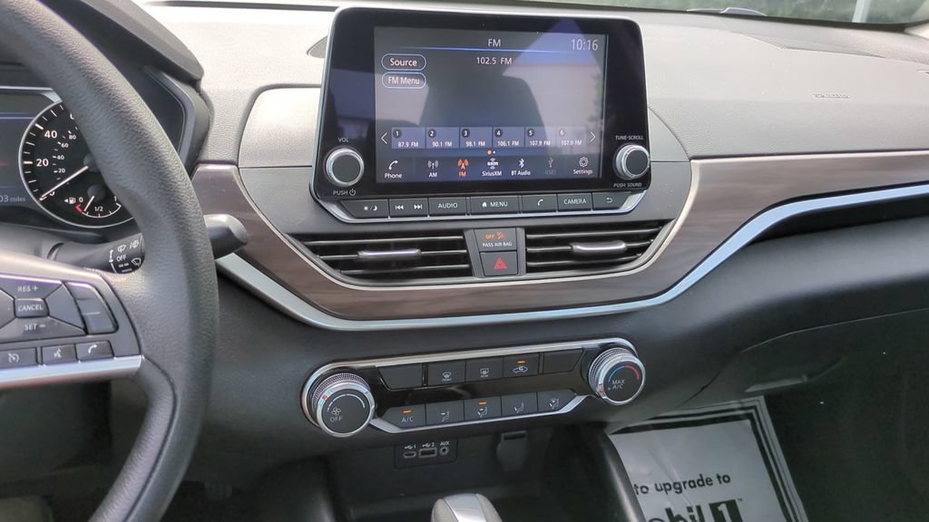 Used 2024 Nissan Altima 2.5 SV FWD image 17