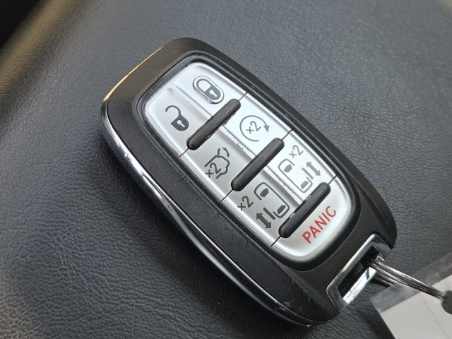 Used 2023 Chrysler Pacifica Touring-L FWD image 22