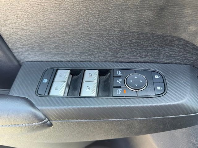 Used 2025 Mitsubishi Outlander SE image 9