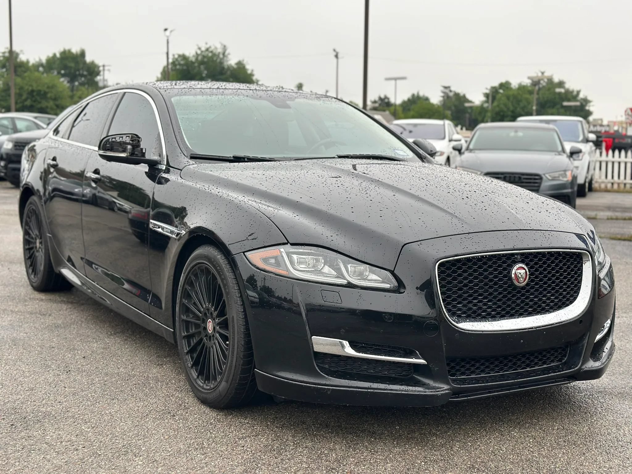 Used 2016 Jaguar XJ R-Sport RWD image 4