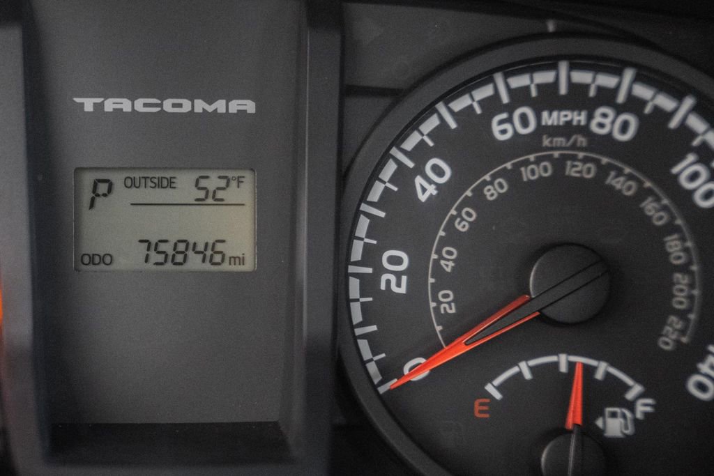 Used 2016 Toyota Tacoma SR5 image 30