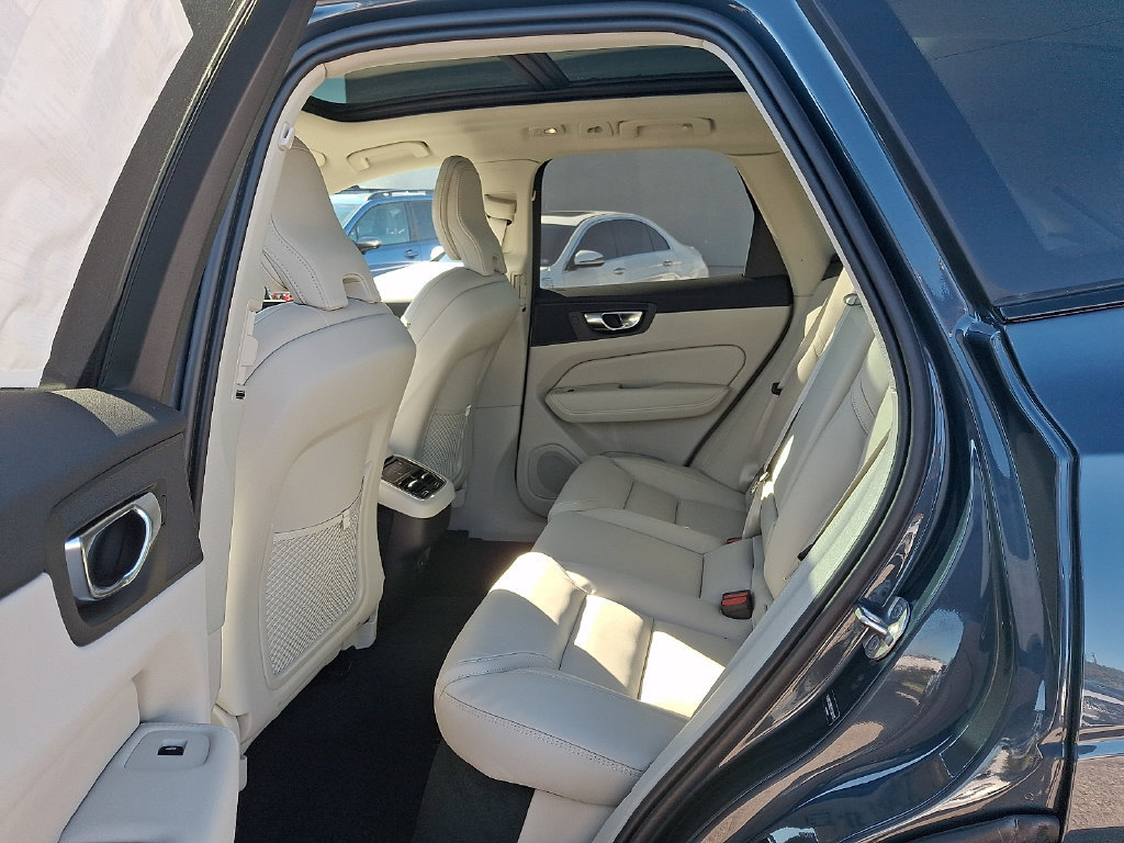 New 2027 Volvo XC60 B5 Ultra AWD/4WD image 8
