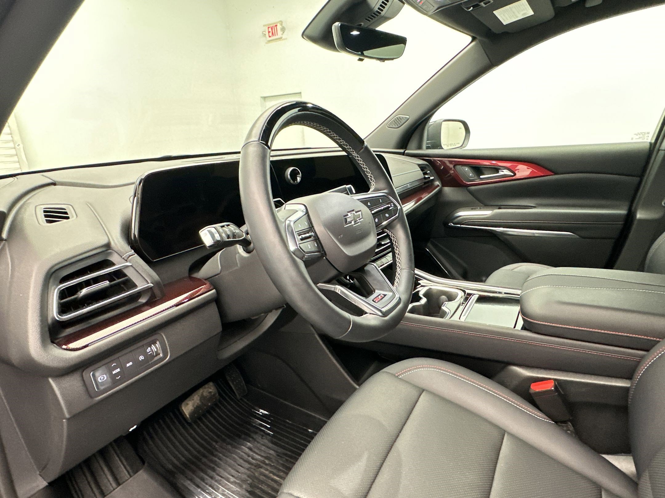 Certified 2025 Chevrolet Traverse Z71 w/ Enhanced Driving Package image 4