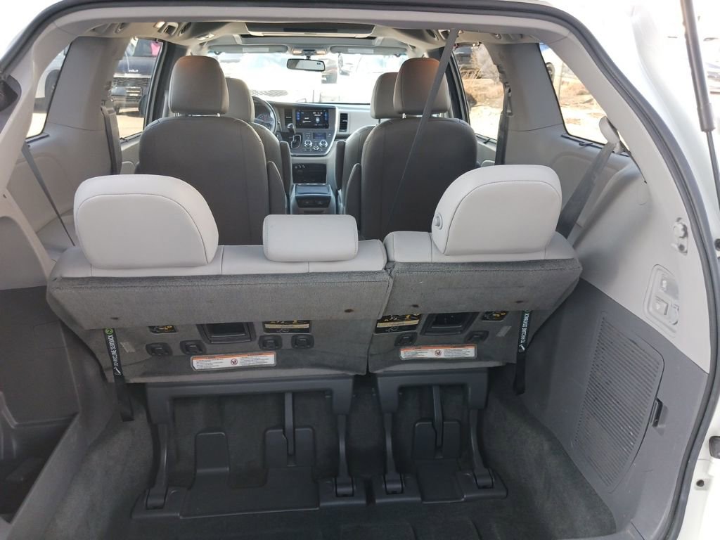 Used 2015 Toyota Sienna XLE Premium image 23