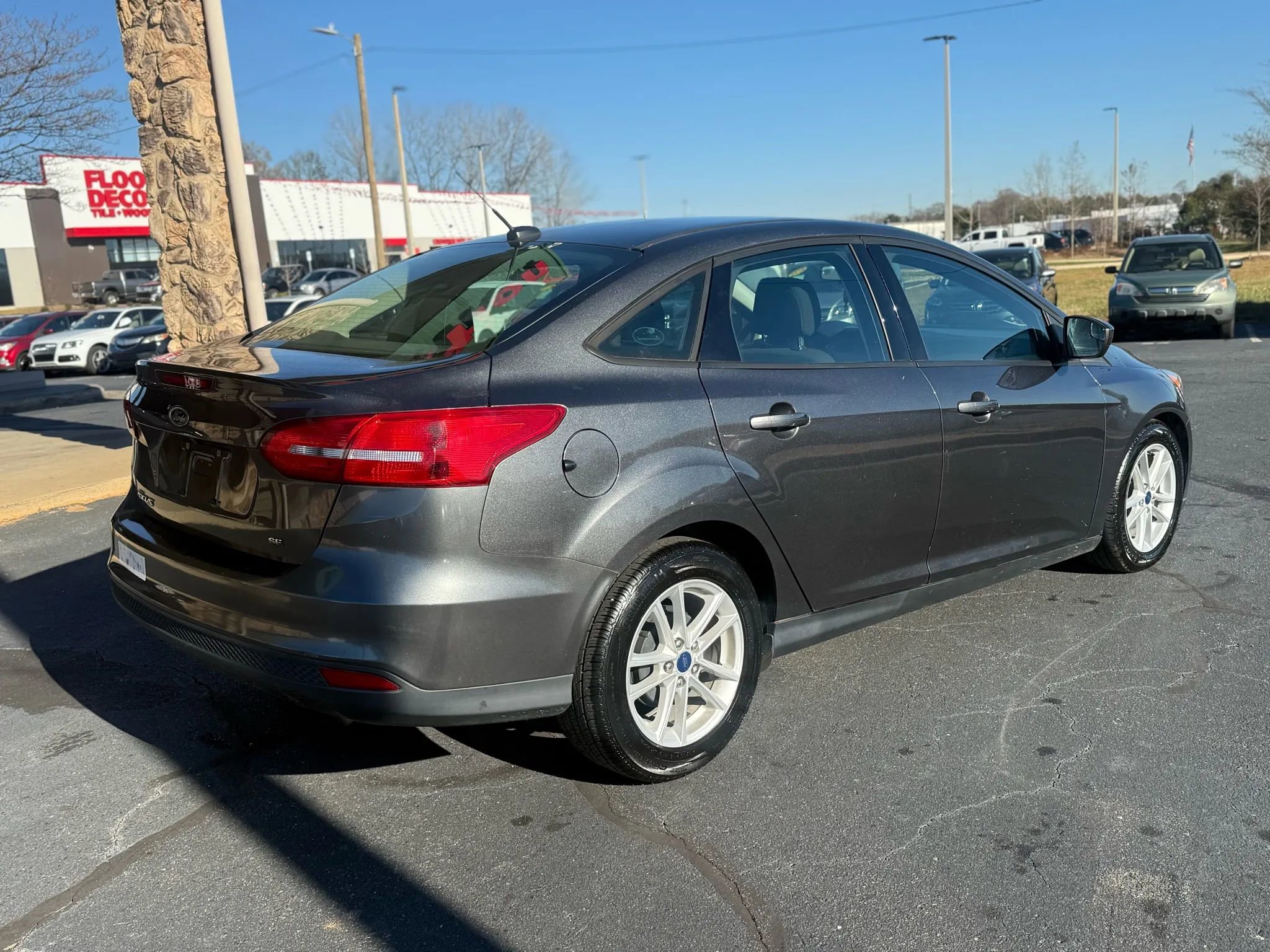 Used 2018 Ford Focus SE image 7