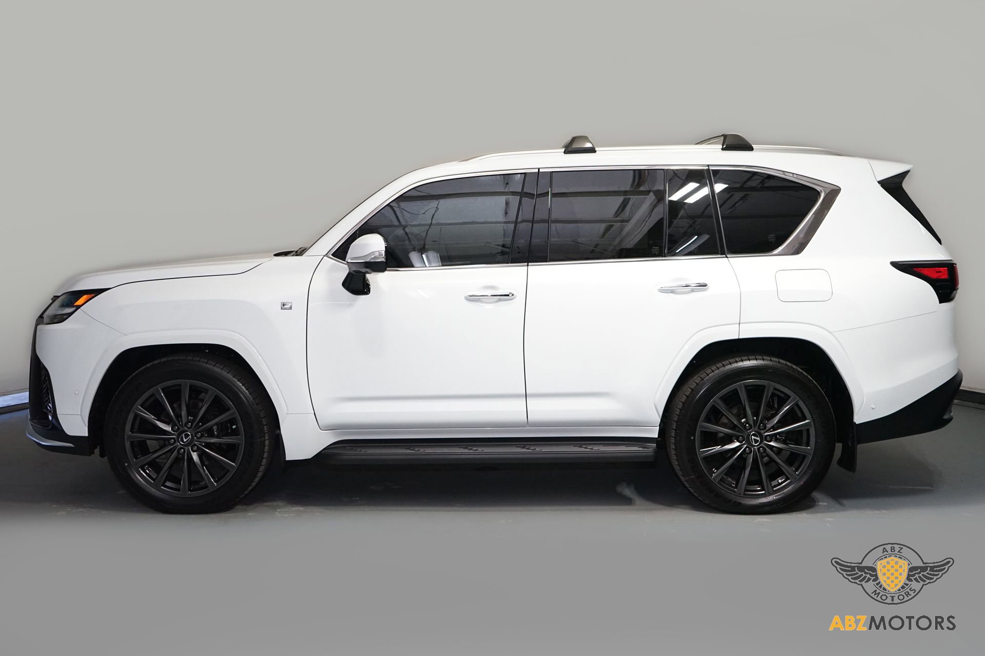 Used 2025 Lexus LX 700h F Sport image 4