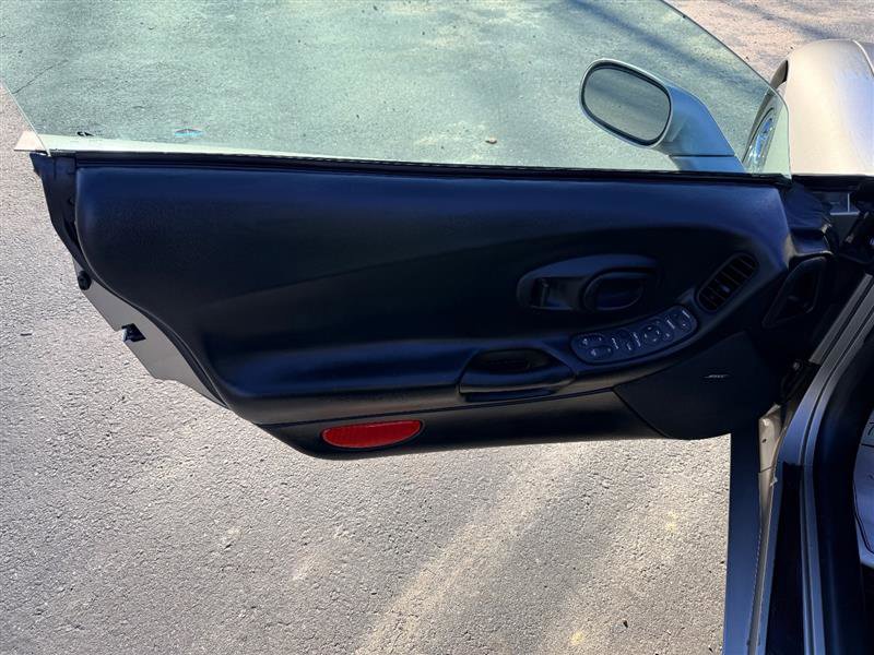 Used 2000 Chevrolet Corvette Convertible w/ Memory Pkg image 10