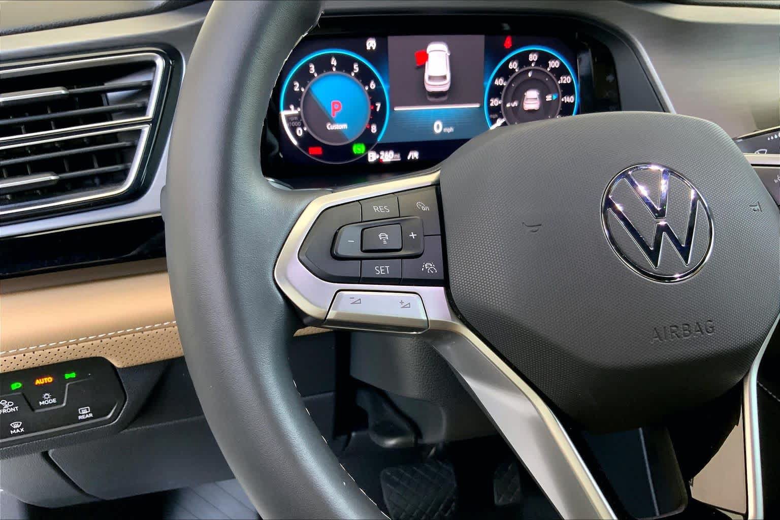 Used 2024 Volkswagen Atlas Cross Sport SE w/ Panoramic Sunroof Package FWD image 24