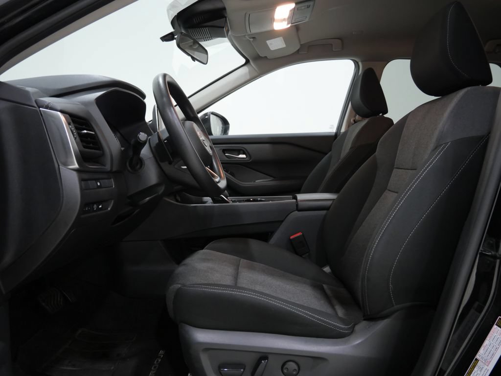 Used 2024 Nissan Rogue SV FWD image 11