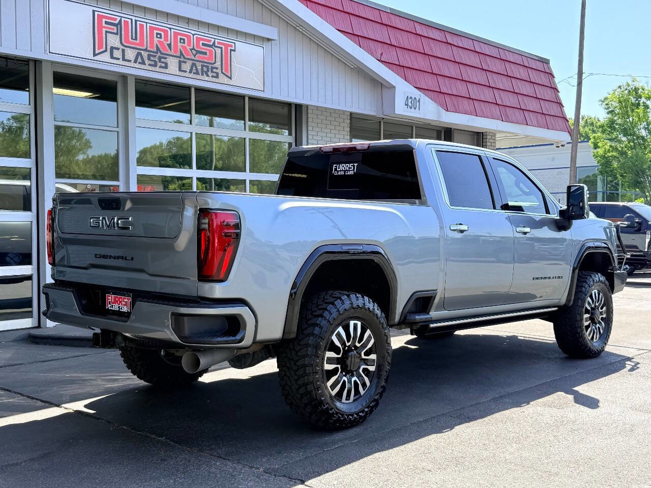 Used 2024 GMC Sierra 3500 Denali Ultimate AWD/4WD image 3