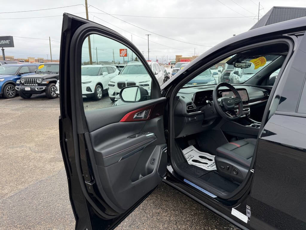 Used 2026 Chevrolet Traverse RS image 12