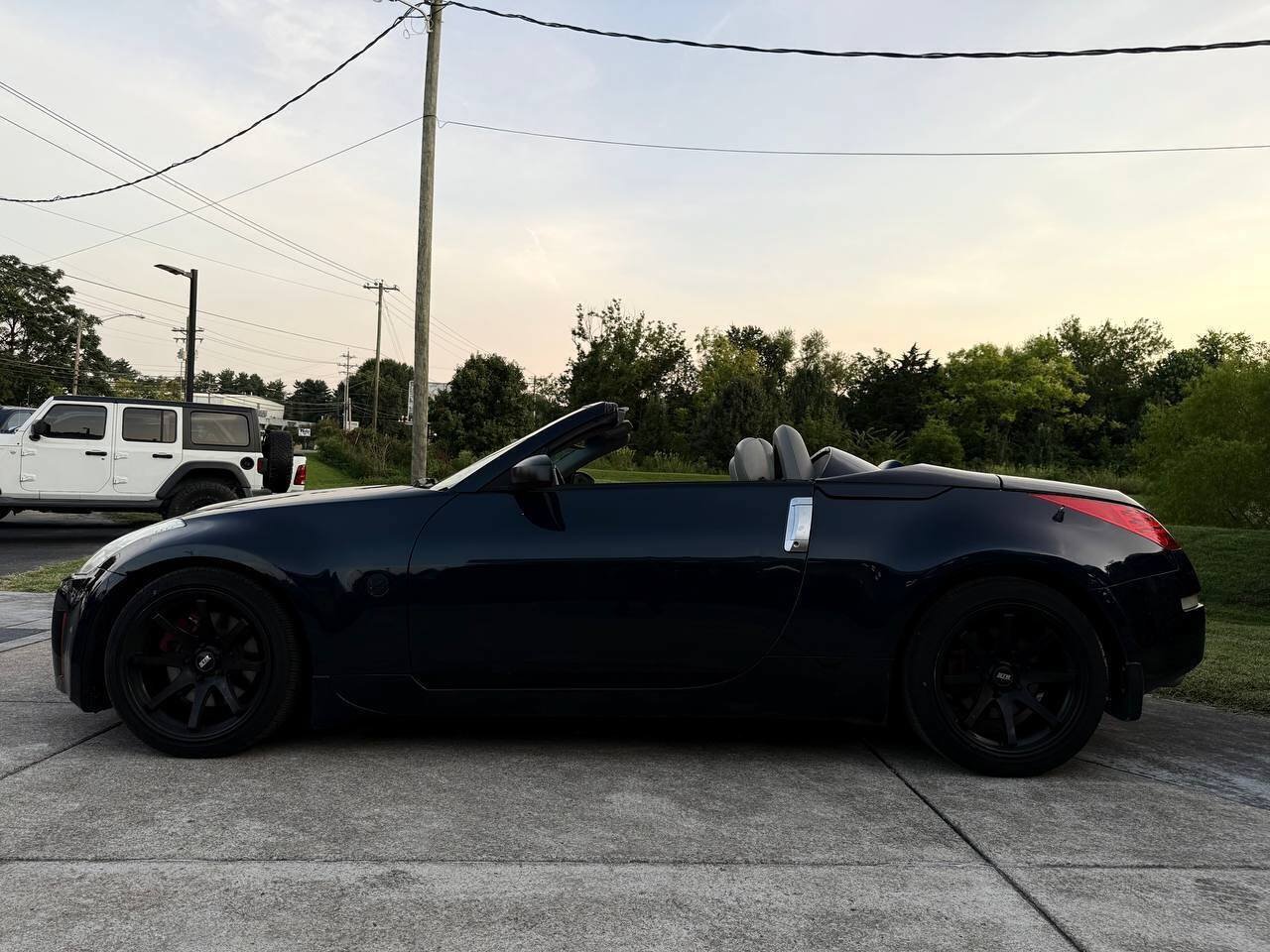 Used 2007 Nissan 350Z Touring RWD image 9