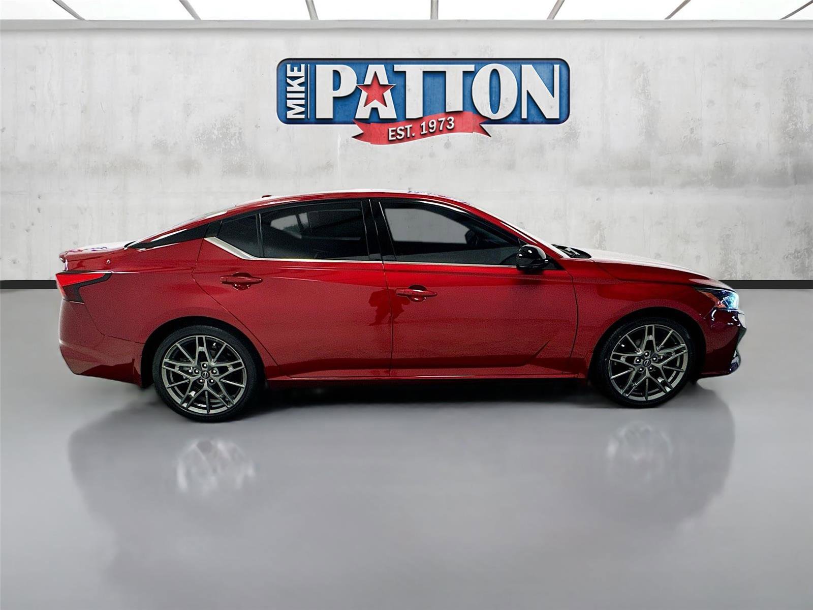 Used 2023 Nissan Altima 2.0 SR FWD image 8