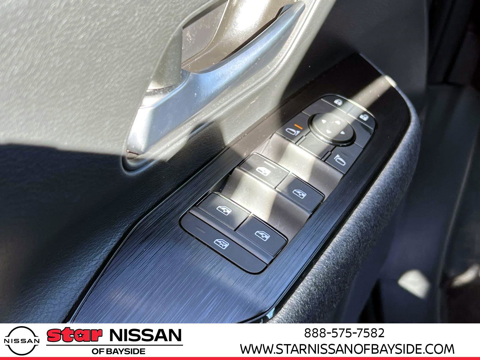 Used 2025 Nissan Kicks SV w/ SV Premium Package image 16