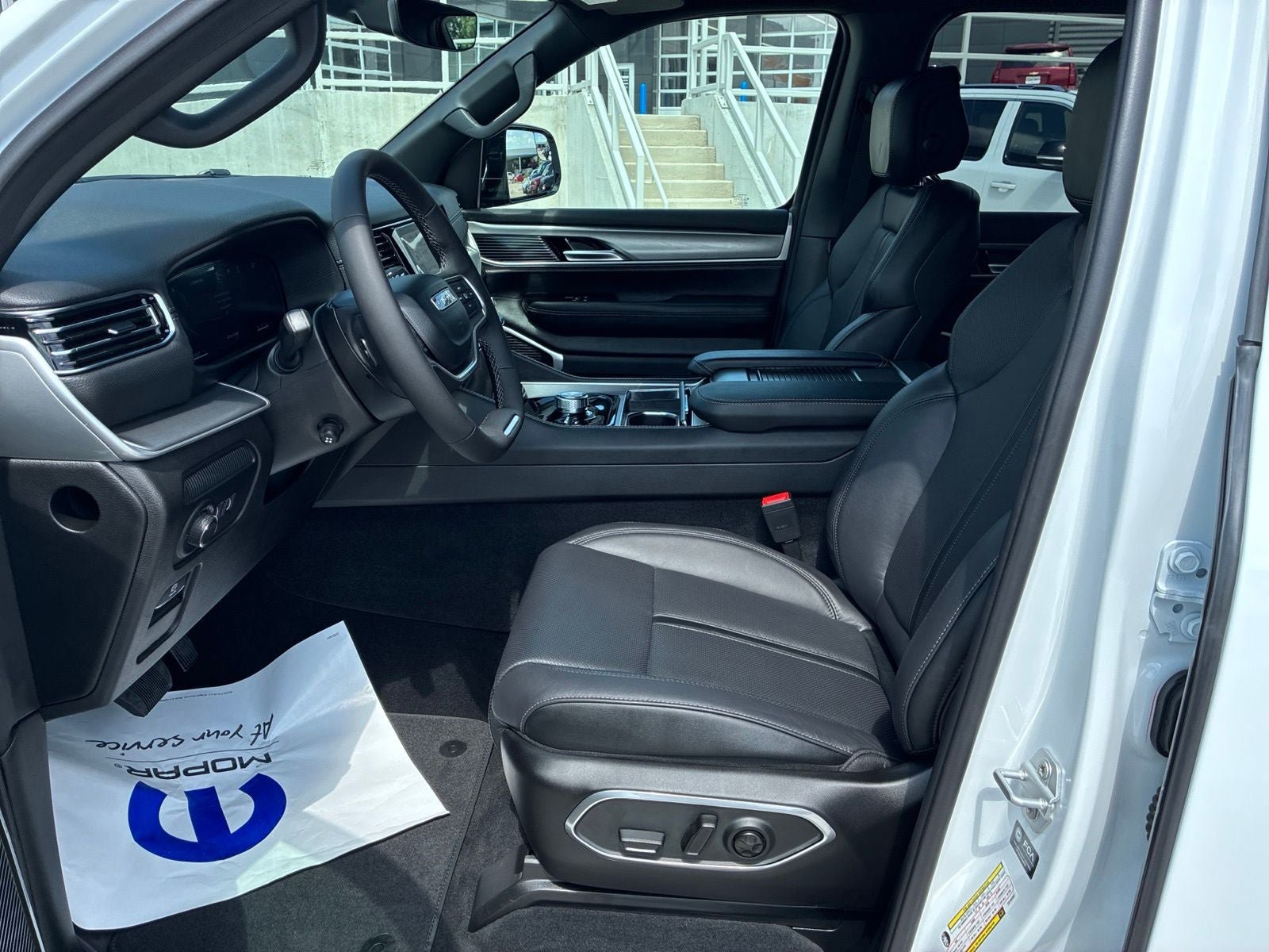 New 2026 Jeep Grand Wagoneer L Limited AWD/4WD image 14