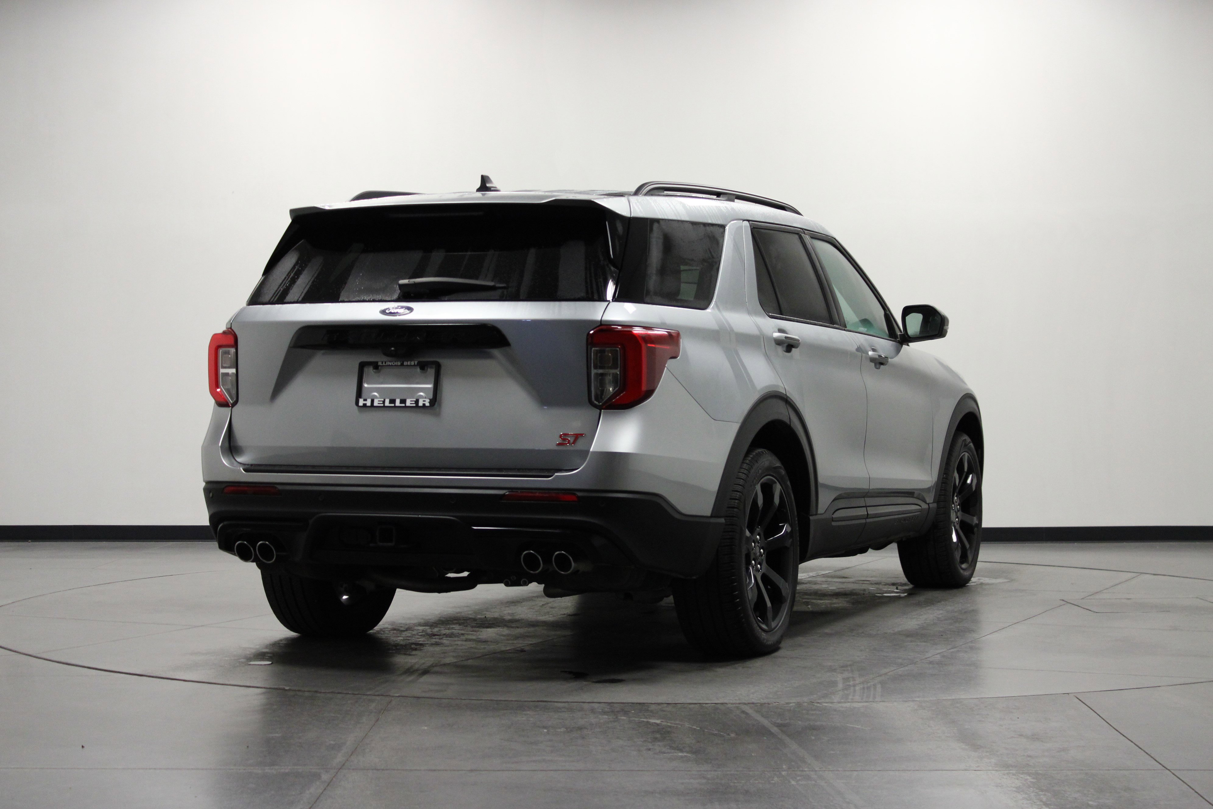 Used 2024 Ford Explorer ST w/ Equipment Group 401A image 4