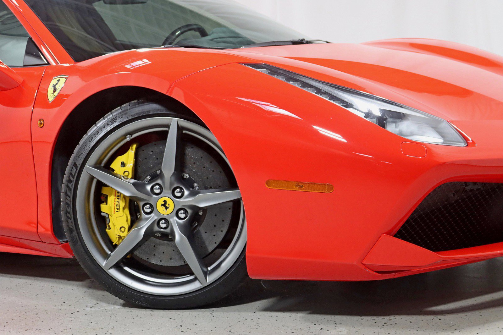 Used 2018 Ferrari 488 GTB image 5