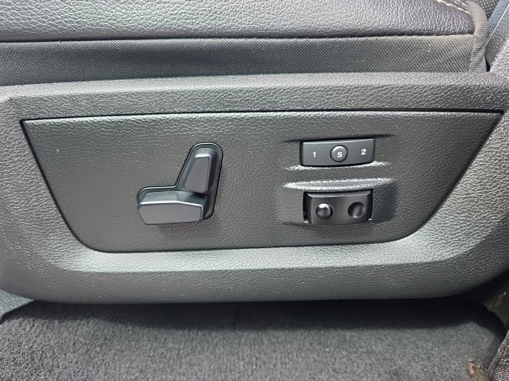 Used 2018 RAM 1500 Laramie w/ Convenience Group AWD/4WD image 33