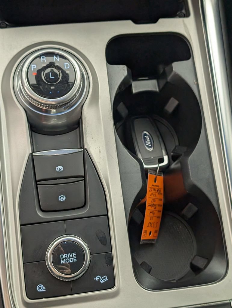 Used 2023 Ford Explorer XLT w/ Equipment Group 202A AWD/4WD image 24