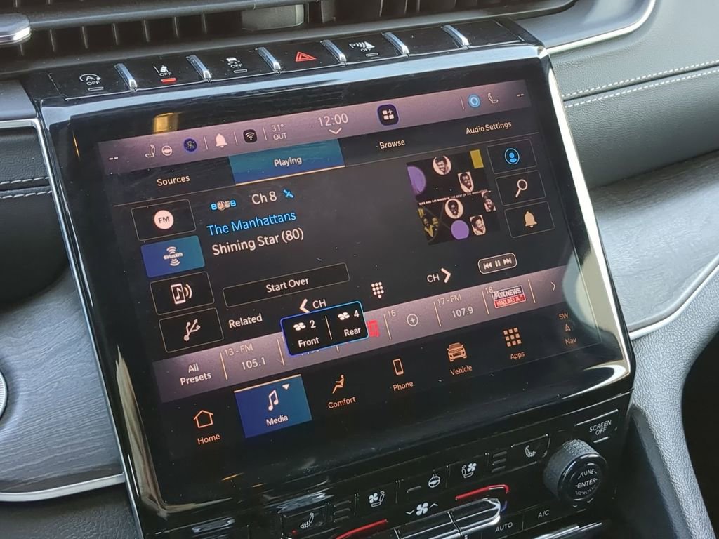 Used 2024 Jeep Grand Cherokee L Limited w/ Luxury Tech Group II image 19